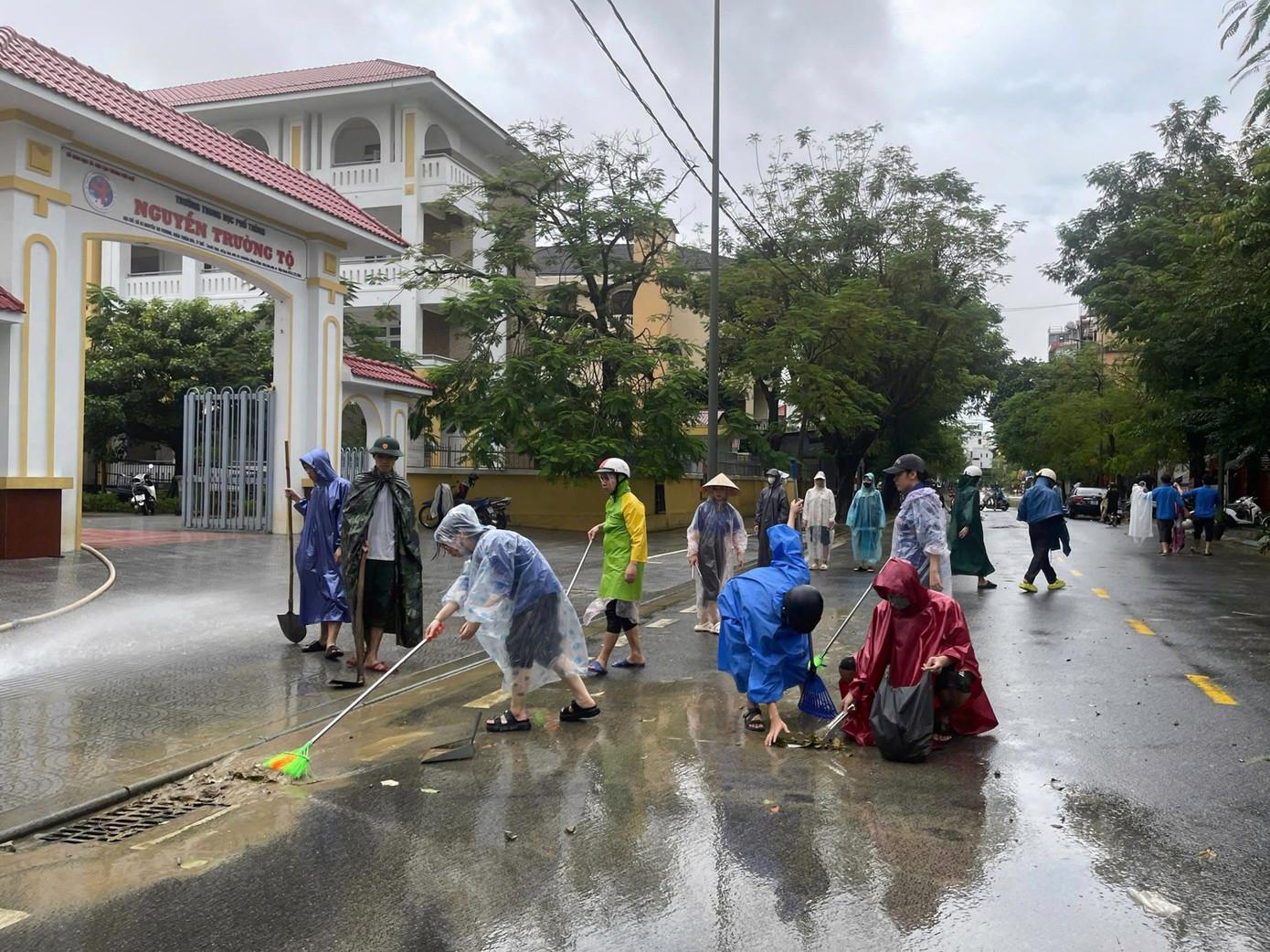 Nghệ sĩ thể hiện tinh thần hỗ trợ miền Trung