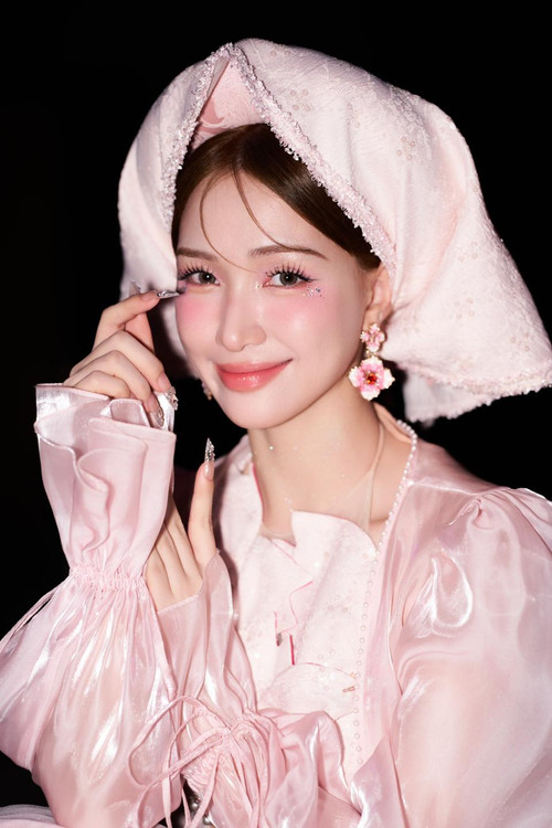 Hòa Minzy chưa công khai mối quan hệ mới