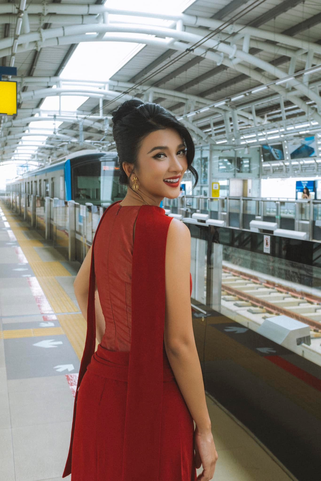 Thần thái kiêu sa của Kim Tuyến Kim Tuyến thần thái đa dạng