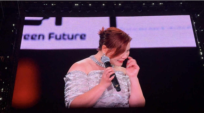 Vợ cũ Đan Trường chia sẻ, kìm nén không khóc- Ảnh 1. Thủy Tiên xuất hiện tại liveshow Đan Trường