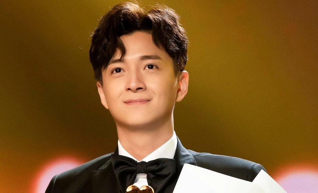 Nam ca sĩ U40 nổi danh: 'Nghệ sĩ làm cả đời mà không có hit mới là đau đớn' Ngô Kiến Huy trên sân khấu biểu diễn