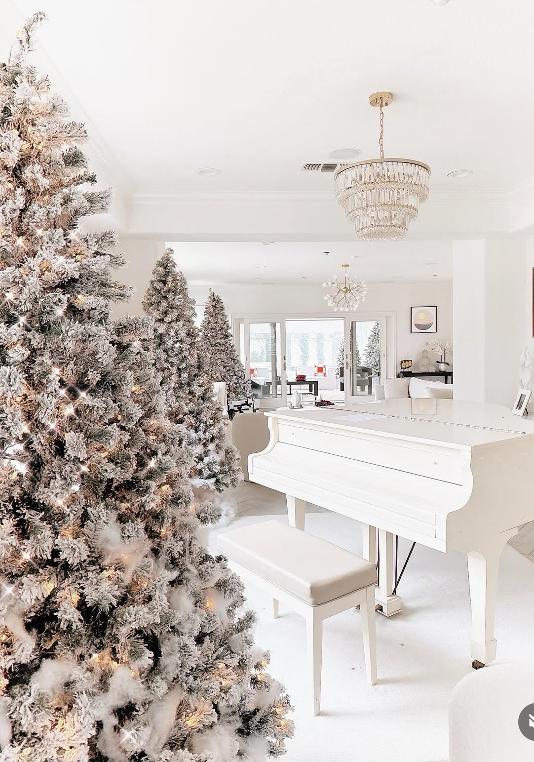 Phạm Hương để lộ cuộc sống ở Mỹ giữa nghi vấn rạn nứt với chồng đại gia- Ảnh 1. Góc nhà ngập tràn không khí lễ hội