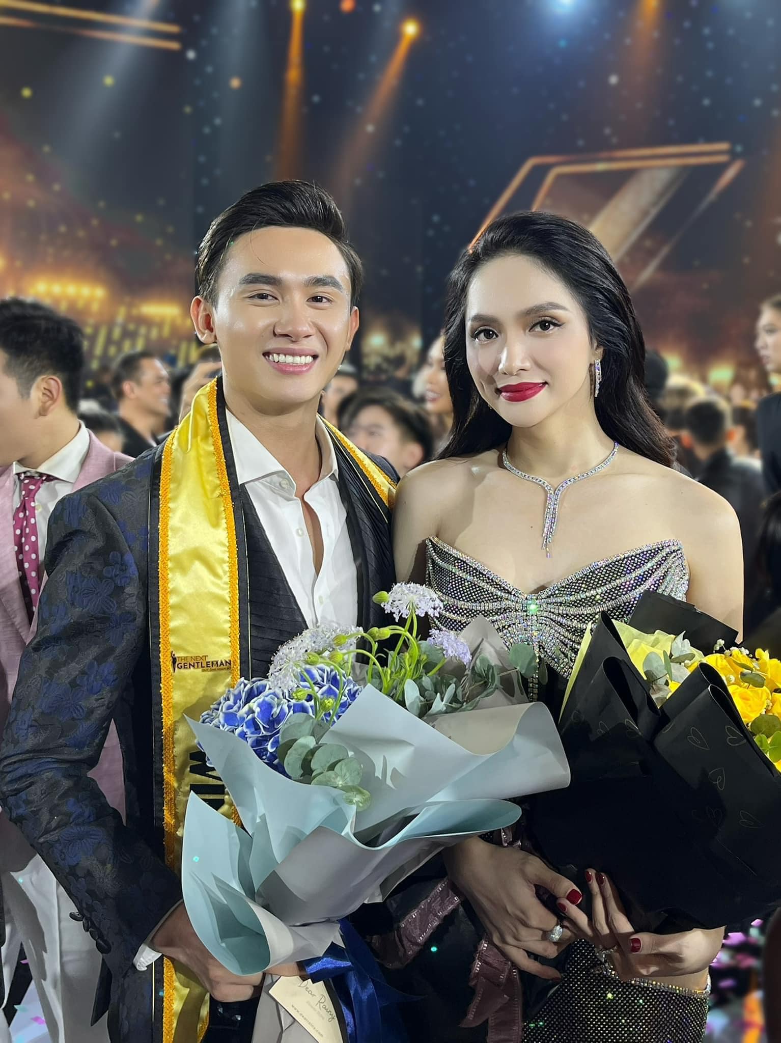 Hương Giang và các thí sinh team