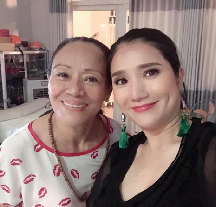 Cát Tường và mẹ