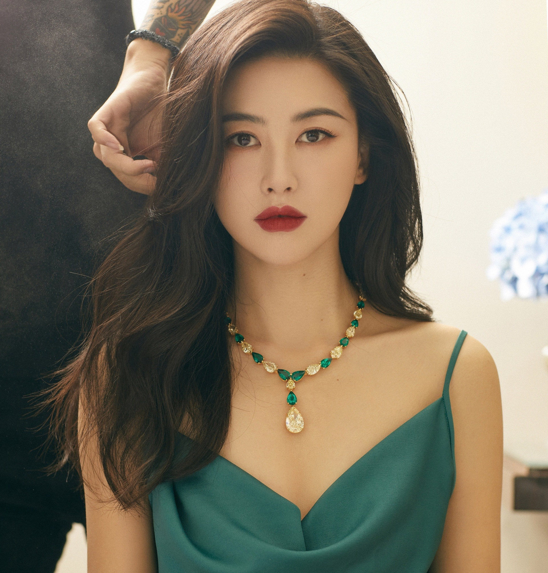 Khung hình 'double sang': Vợ tỷ phú đọ sắc cùng mỹ nhân nhà trâm anh thế phiệt- Ảnh 9.