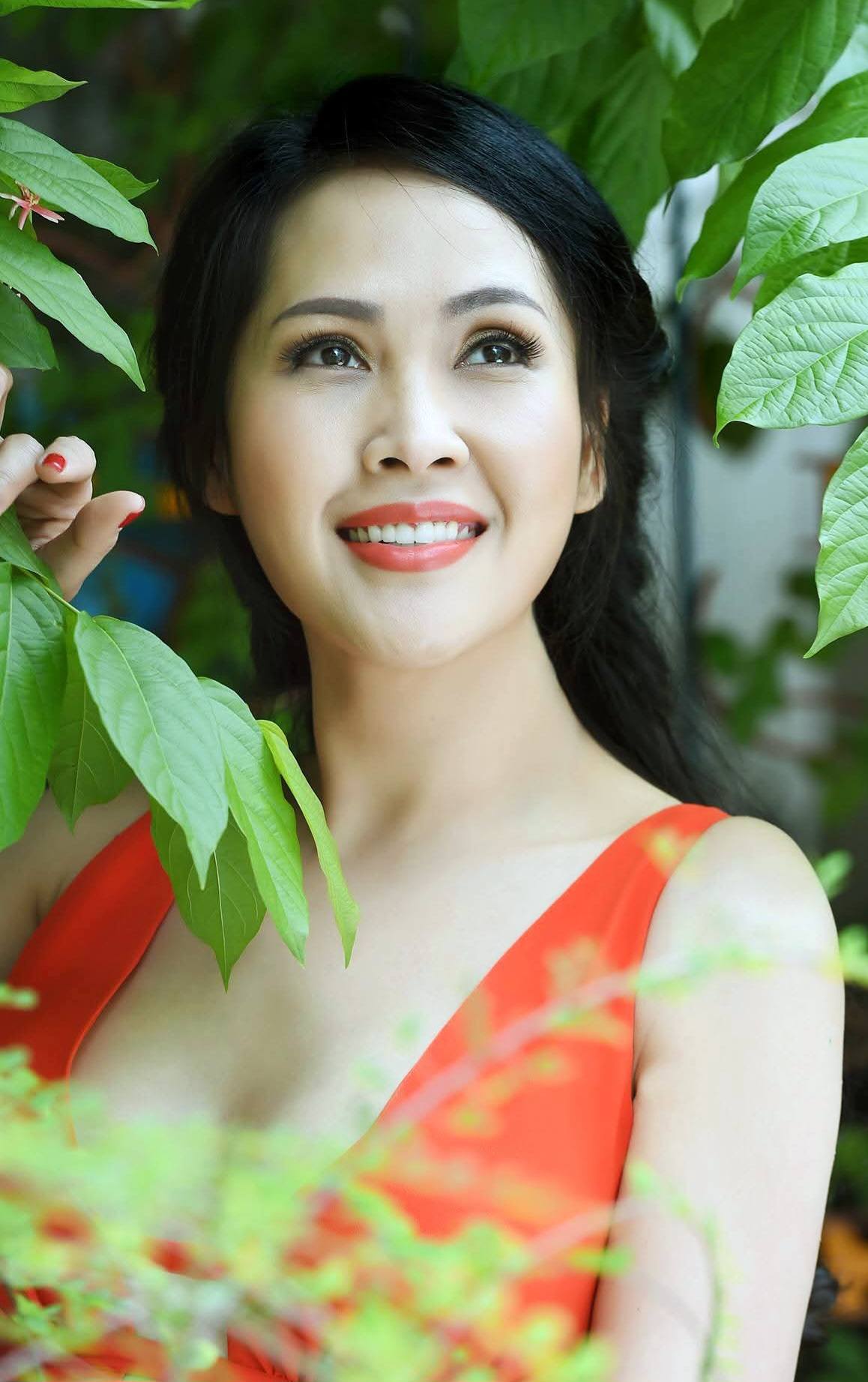 Minh Thư trẻ trung ở tuổi 49
