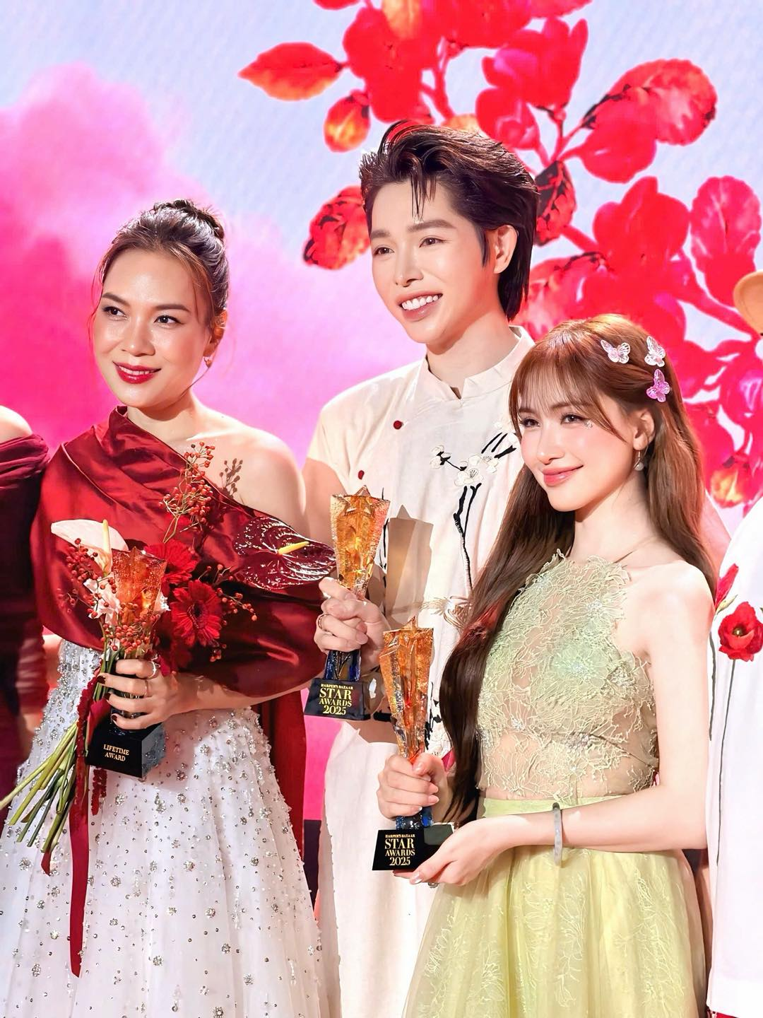 Hòa Minzy, Mỹ Tâm và Đức Phúc trong một khung hình