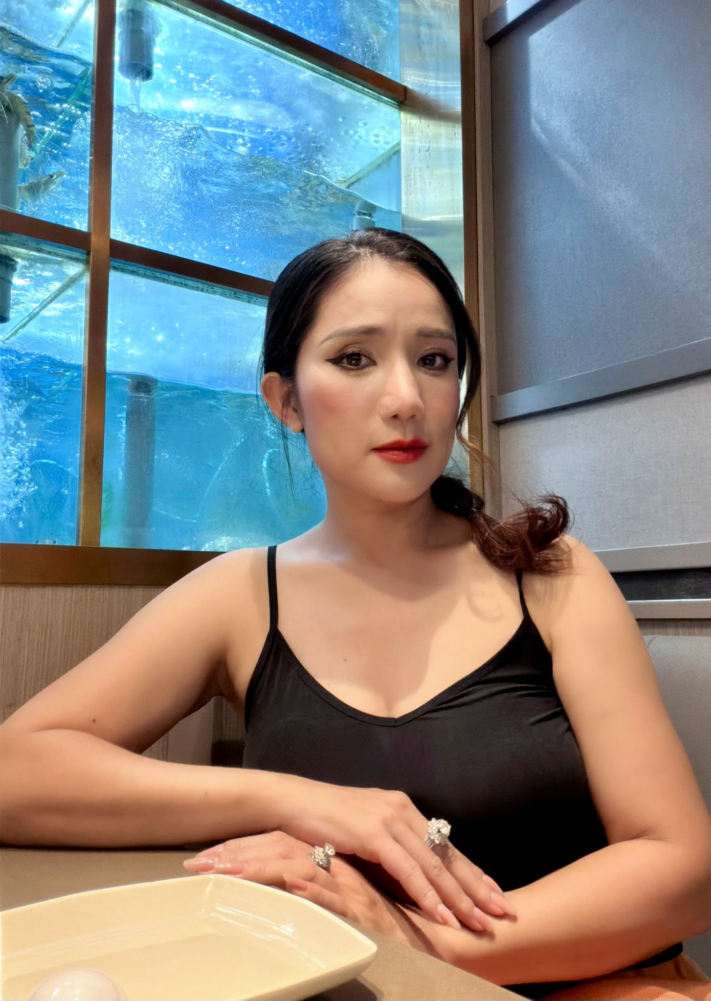 Mẹ đơn thân là NSƯT, có nhà mặt tiền vừa ở, vừa làm quán cafe ở đường 8 TP.HCM, U50 'hừng hực lửa yêu'- Ảnh 7. Nữ nghệ sĩ luôn giữ lửa yêu thương