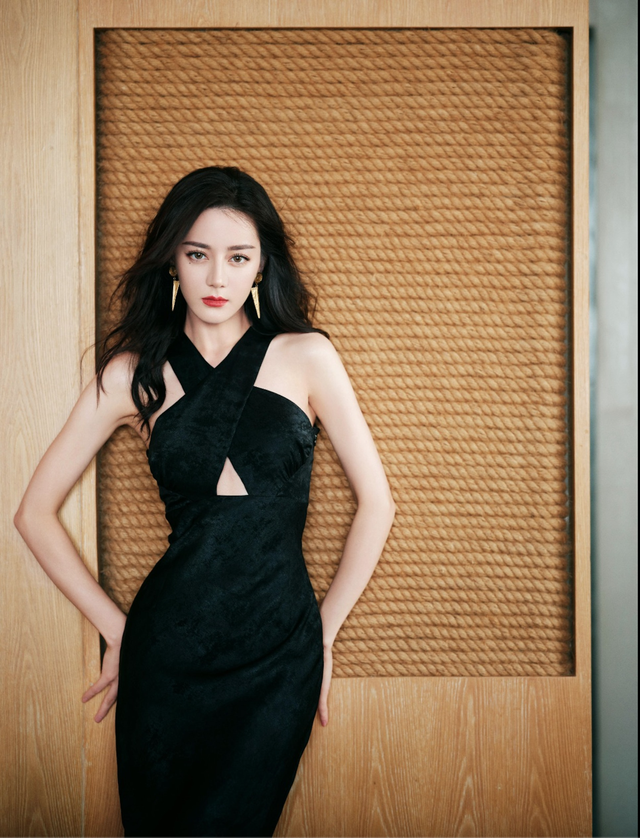 Địch Lệ Nhiệt Ba đâm sau lưng Triệu Lệ Dĩnh?- Ảnh 4. Tin tức liên quan tới Địch Lệ Nhiệt Ba và các tranh cãi cướp vai