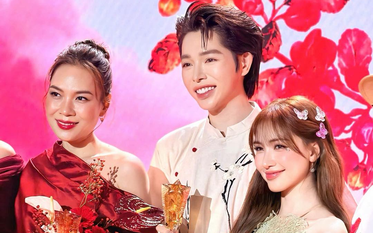 Hòa Minzy và Mỹ Tâm cùng đứng chung khung hình