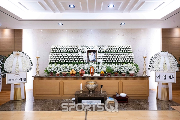 Di ảnh Lee Soon Jae