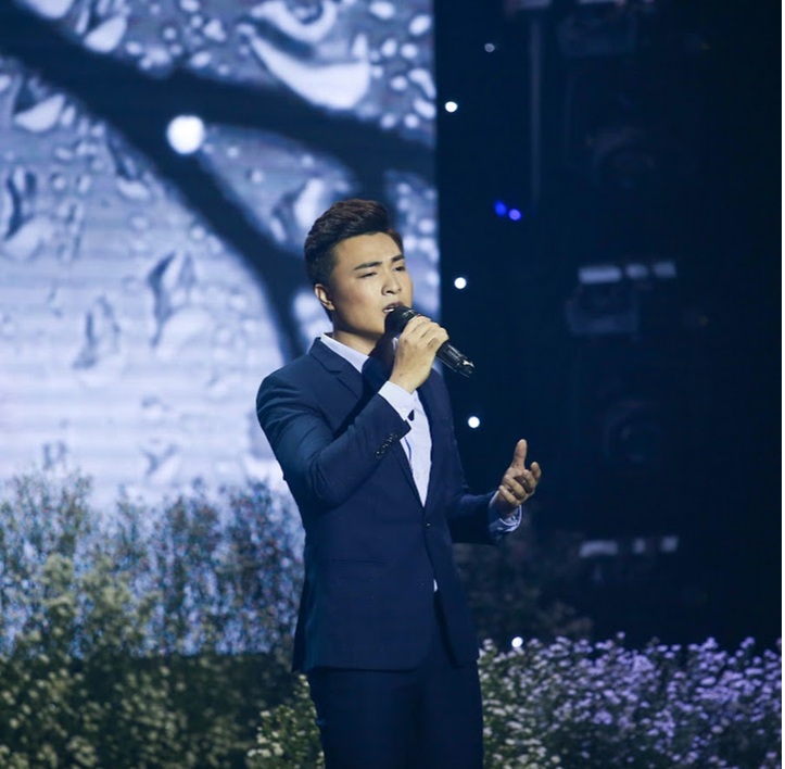 Đoàn Đại Hòa bên cạnh tình ca ngọt ngào