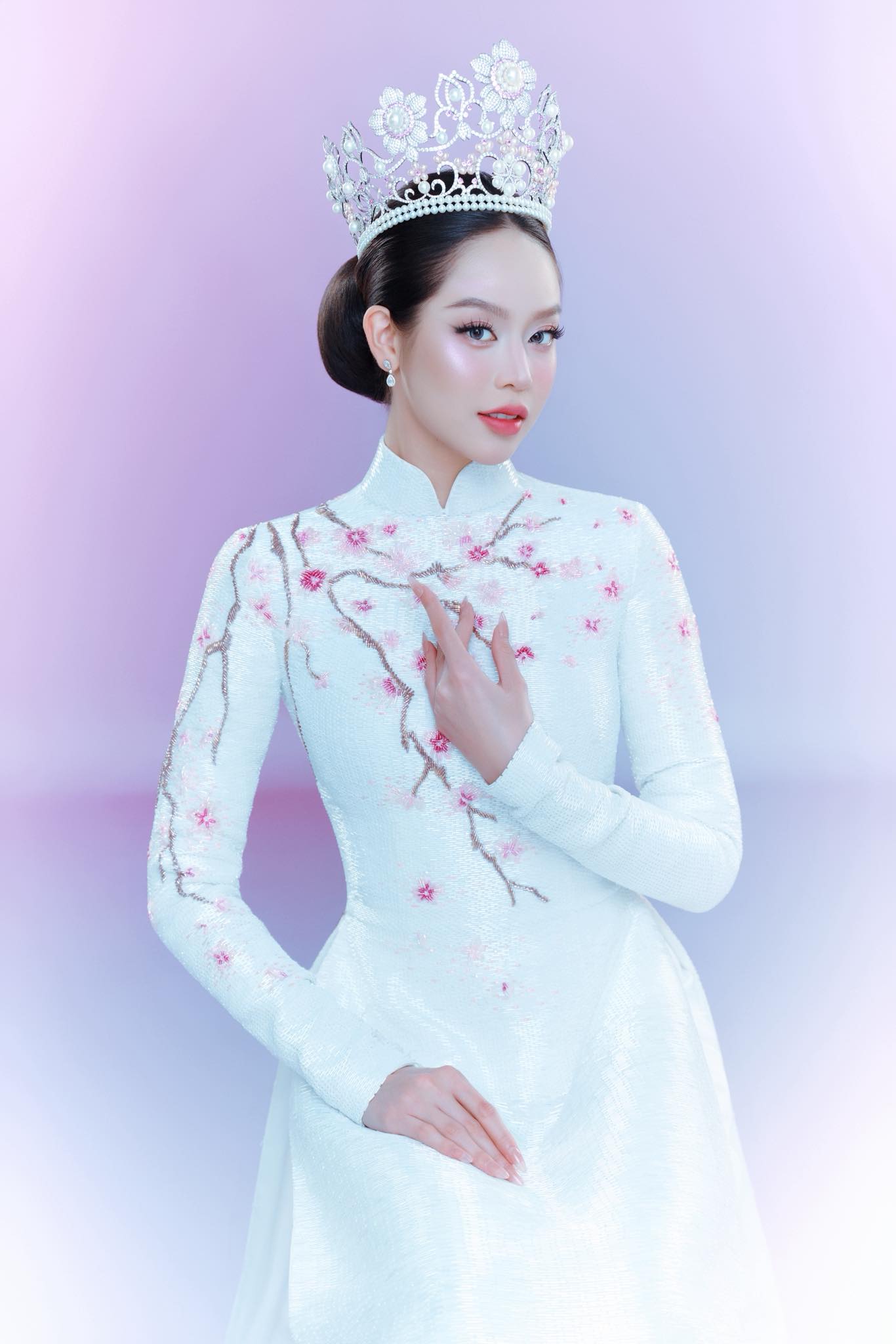 Layout makeup của Thanh Thuỷ Thanh Thuỷ giữ đúng layout đã công bố mang lên sân khấu