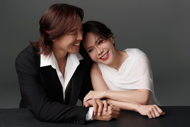 Việt Hương và ông xã Hoài Phương Vợ chồng Việt Hương sum họp tại biệt thự mới