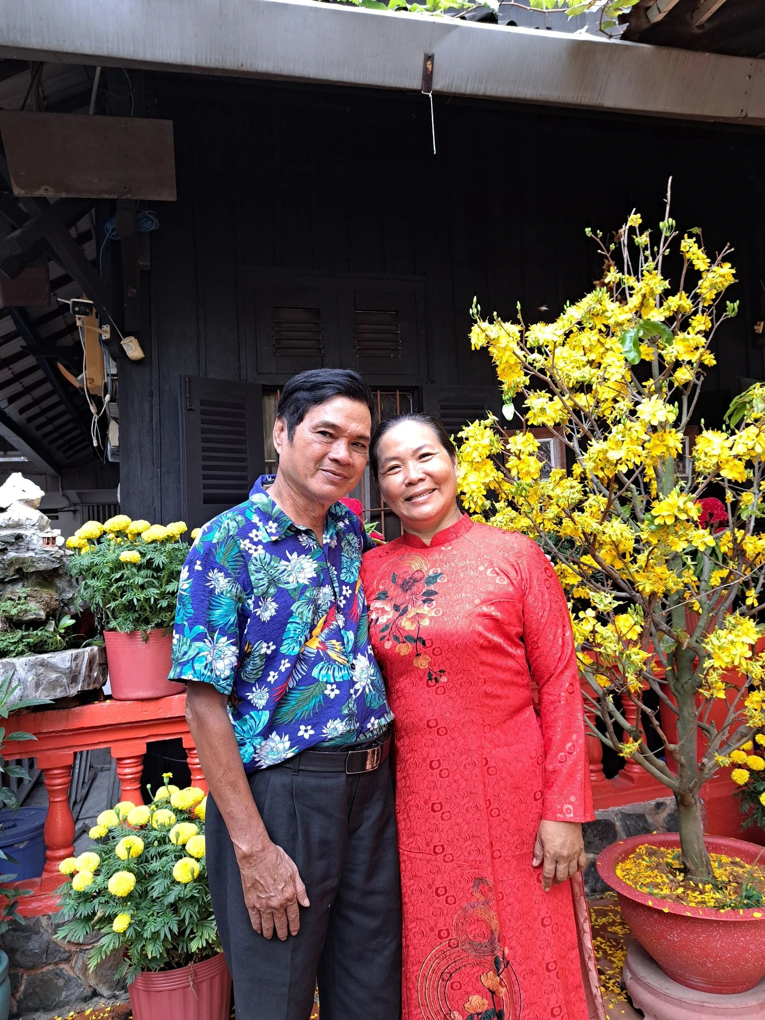 Vợ chăm sóc và cùng bán hàng online