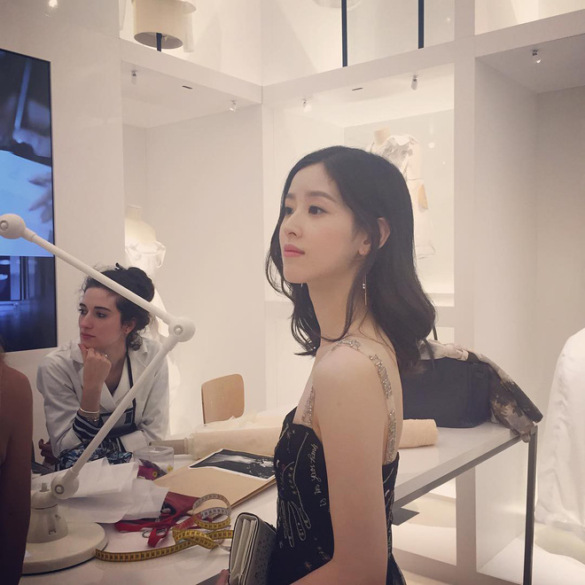 Khung hình 'double sang': Vợ tỷ phú đọ sắc cùng mỹ nhân nhà trâm anh thế phiệt- Ảnh 6.