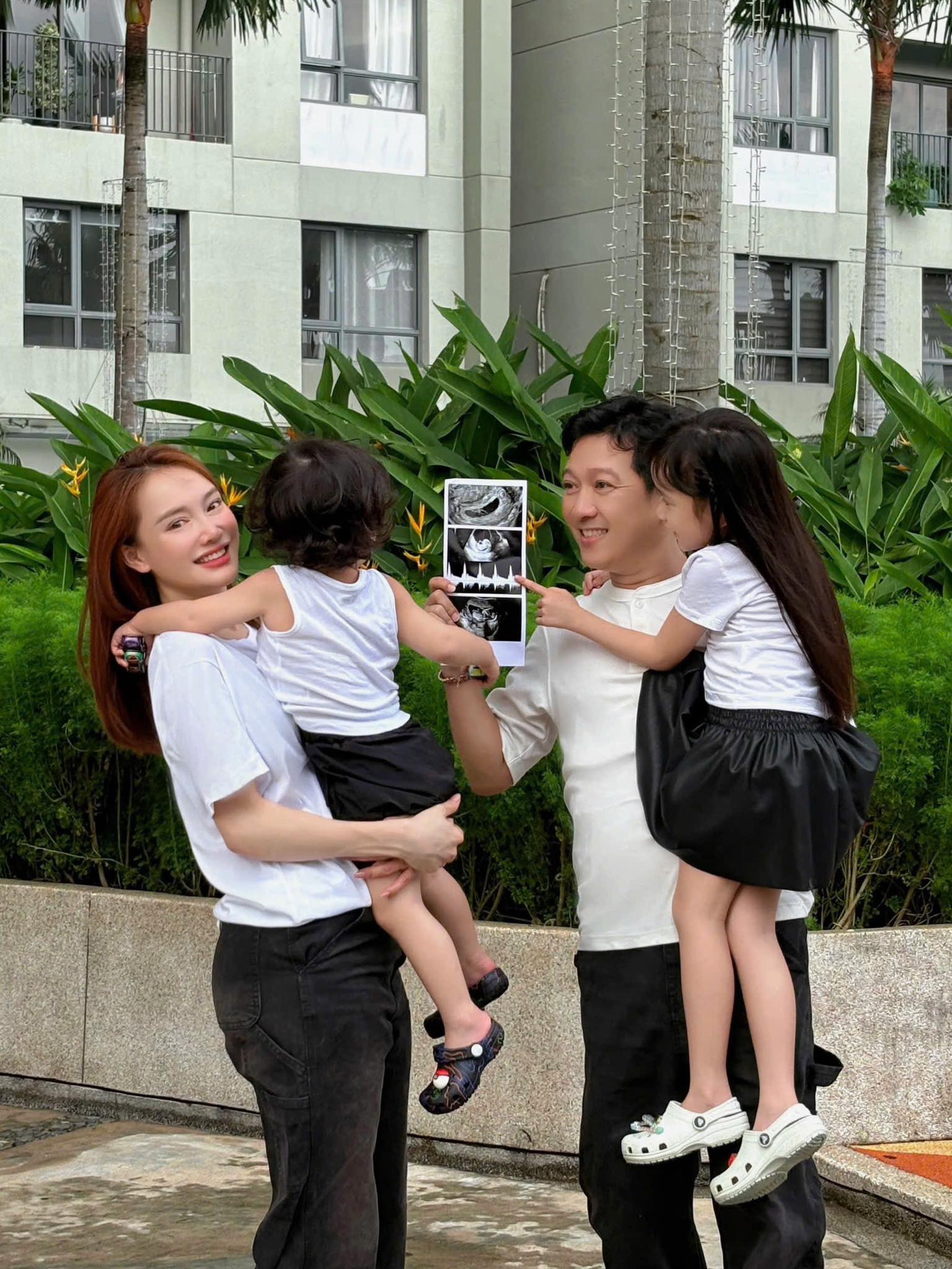 Cặp đôi chuẩn bị chào đón nhóc tỳ thứ 3