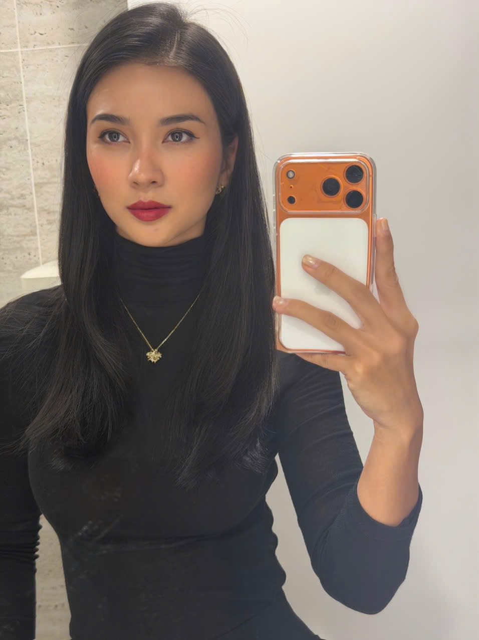 Kim Tuyến nhan sắc mặn mà Kim Tuyến phong cách trẻ trung quyến rũ