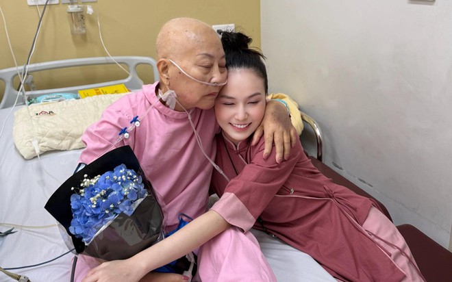 Vợ Tuấn Hưng chia sẻ hình ảnh xúc động Hình ảnh vợ Tuấn Hưng trong bài viết