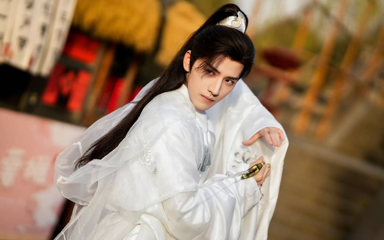 Vương Hoằng Nghị với vẻ ngoài thu hút