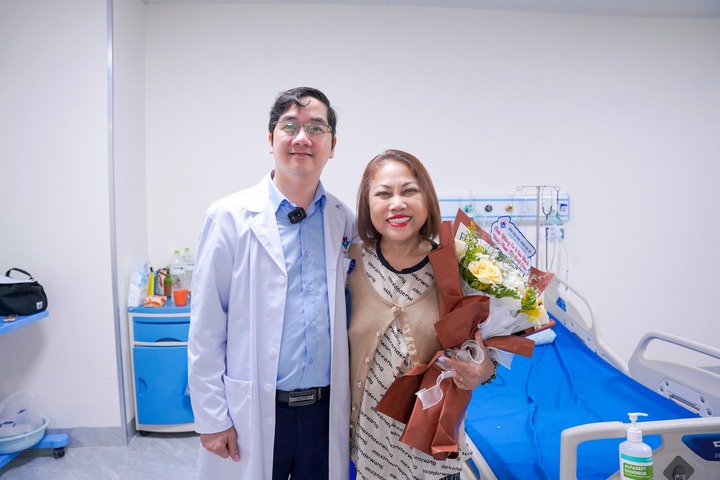 Siu Black tươi tắn sau khi xuất viện