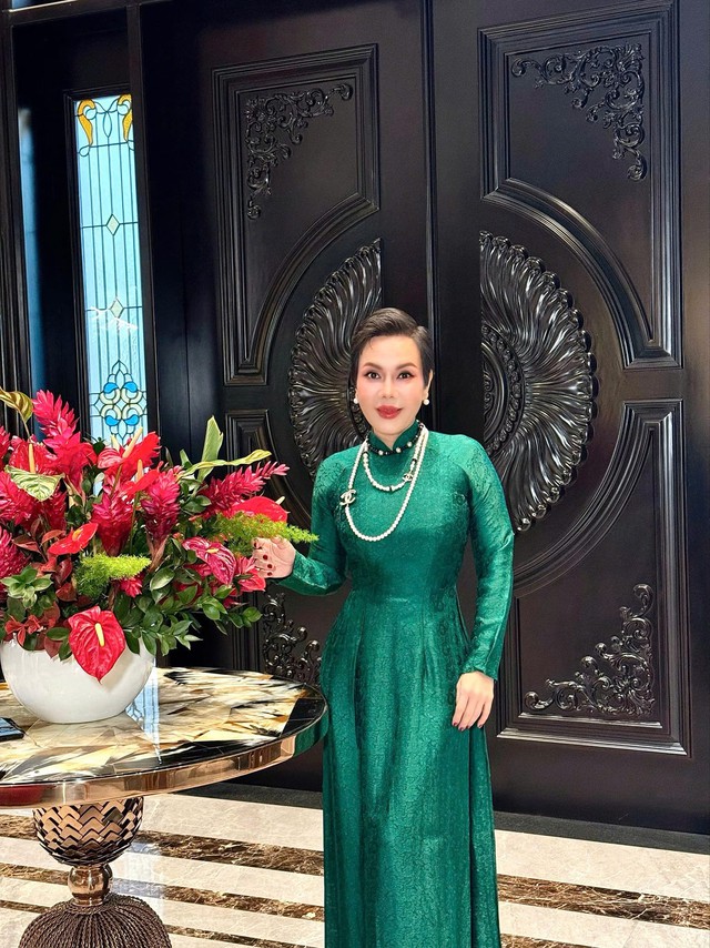 Khối tài sản hàng trăm tỷ của Việt Hương- Ảnh 6. Việt Hương - nghệ sĩ giàu có