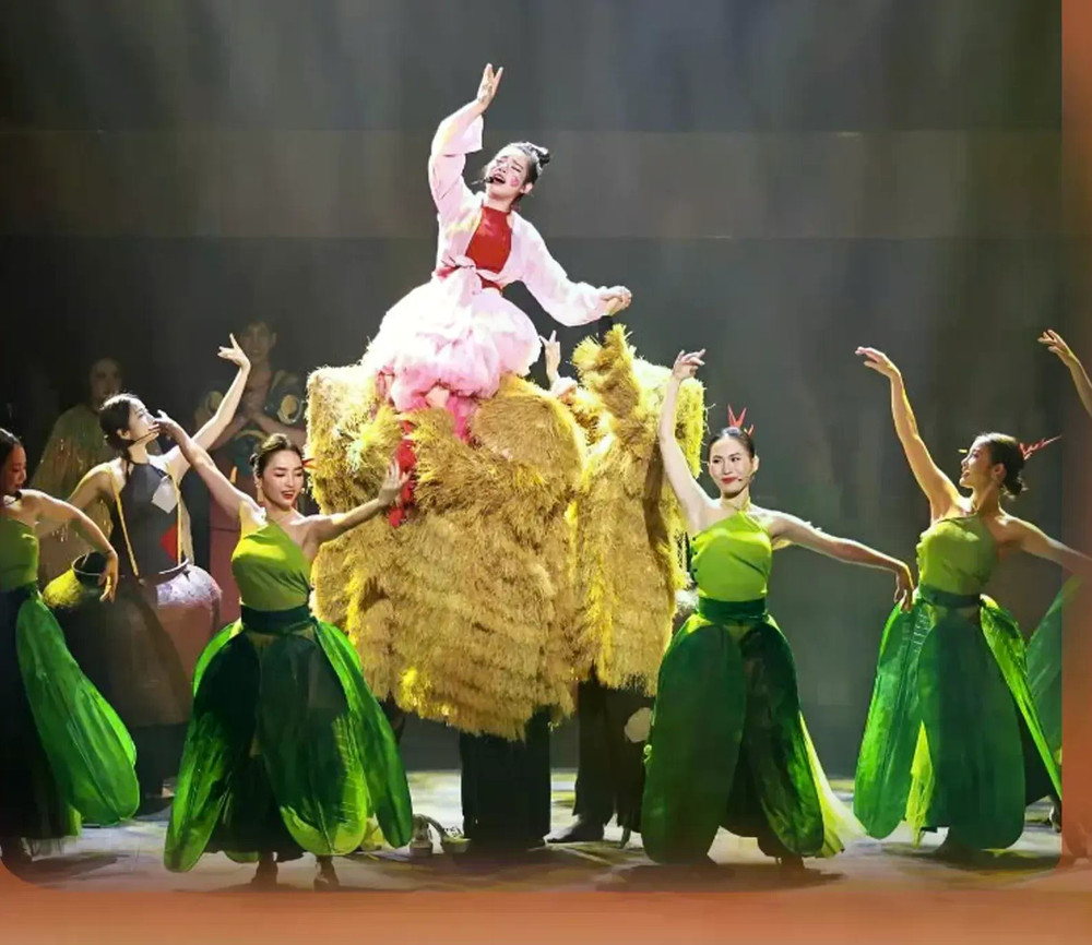 Cảnh biểu diễn trong vở nhạc kịch