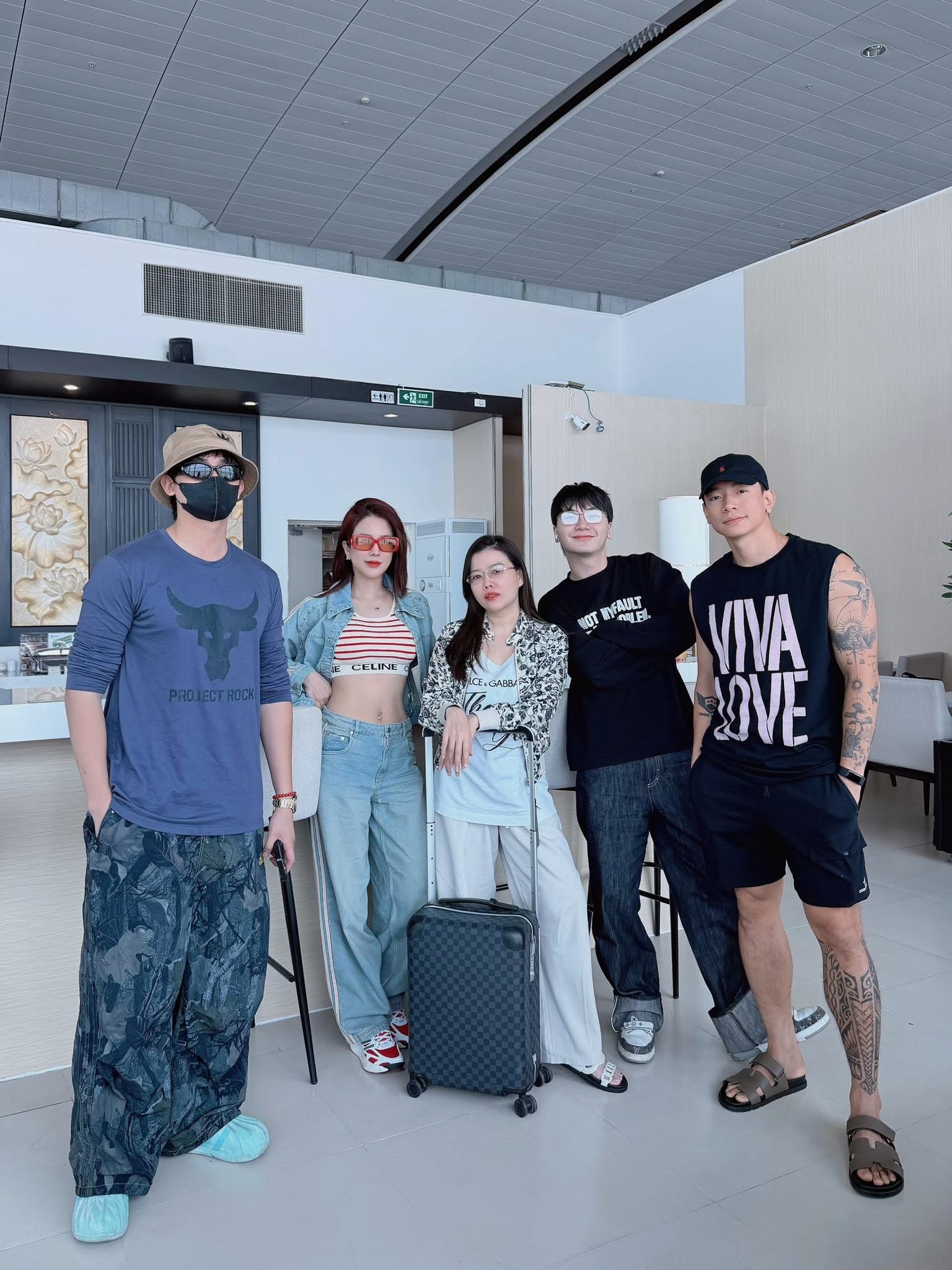 Chung kết Miss Universe: Hương Giang lộ diện hô tên cực năng lượng, chuẩn bị gọi Top 30!- Ảnh 8. Nhiều sao Việt khác như Diệp Lâm Anh, Mai Ngô góp sức tiếp lửa