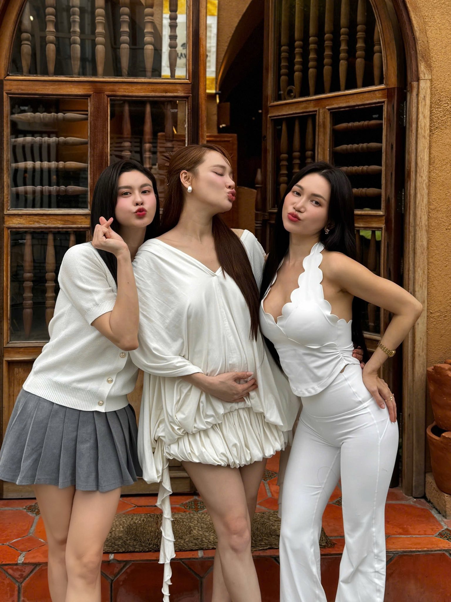 Khoảnh khắc tụ họp bên Trương Quỳnh Anh và Sĩ Thanh cũng phần nào chứng minh sức khỏe của Nhã Phương đã ổn định hơn