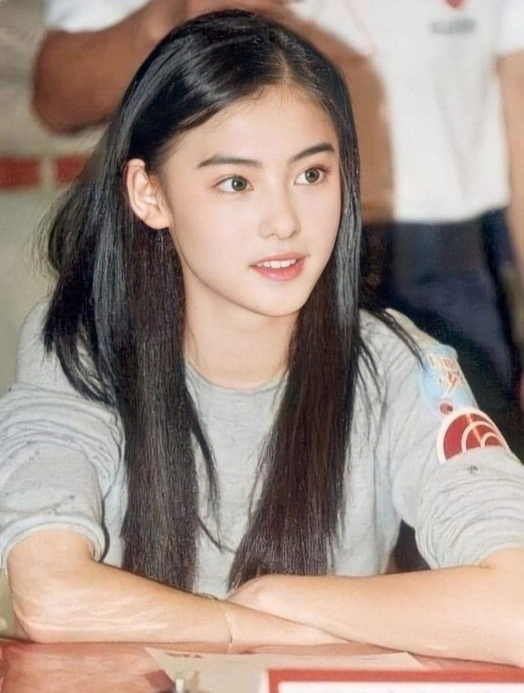 Trương Bá Chi thời mới vào nghề và hiện tại Trương Bá Chi thủa mới vào nghề và Trương Bá Chi trong vài năm trở lại đây.