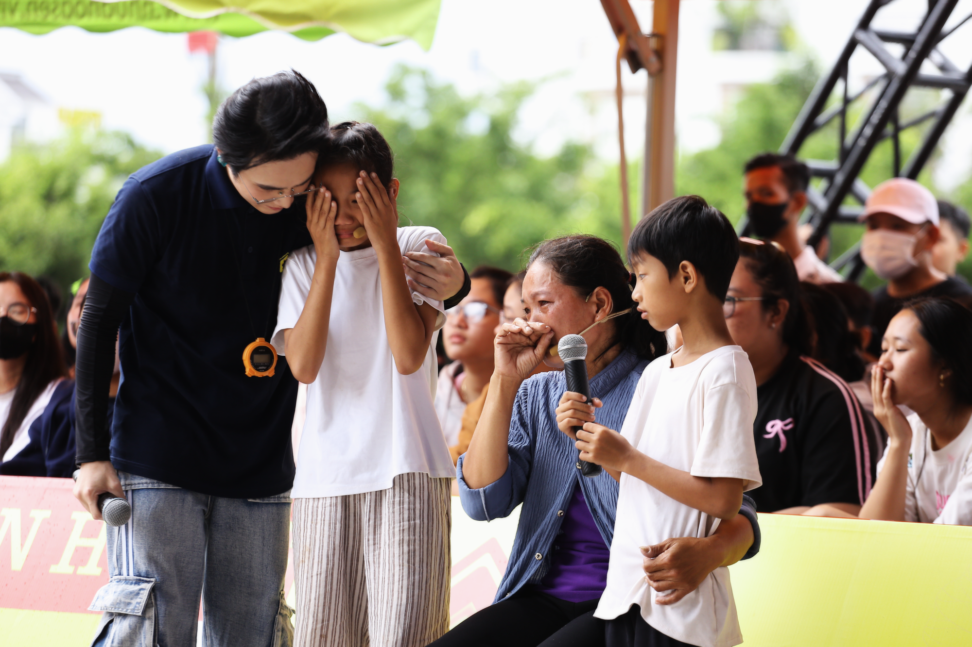 Gia đình em Thúy Đào trong hoàn cảnh khó khăn
