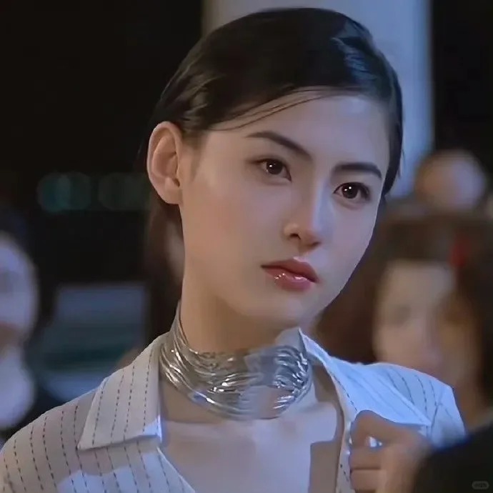 Trương Bá Chi sở hữu vẻ đẹp thanh tú tuổi 18 Trương Bá Chi và nhan sắc tuổi 18 khiến bao người thổn thức một thời.