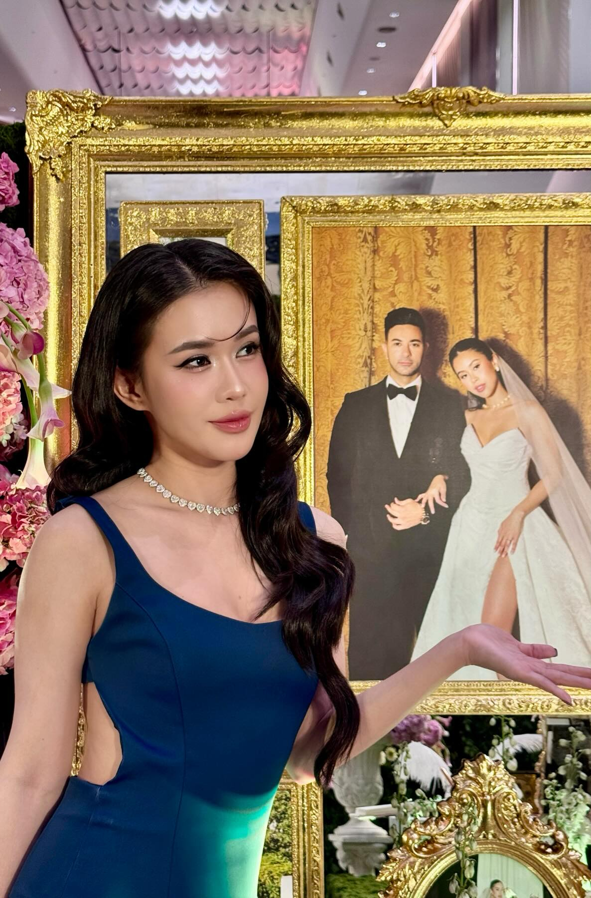 Ngọc Thảo thay váy đi tiệc Ngọc Thảo thay 2 bộ váy dự tiệc cưới