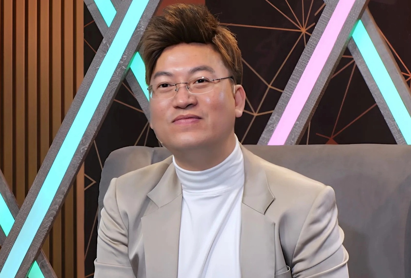 Sỹ Luân tham gia hoạt động hỗ trợ cộng đồng