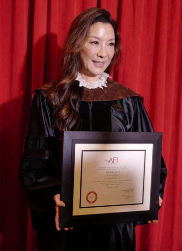 Dương Tử Quỳnh tại lễ trao bằng tiến sĩ