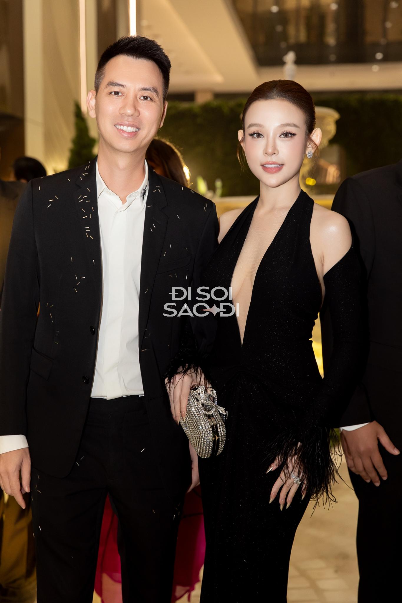 Huyền Baby được doanh nhân Quang Huy hộ tống đi ăn cưới Huyền Baby cùng Quang Huy tại đám cưới Tiên Nguyễn