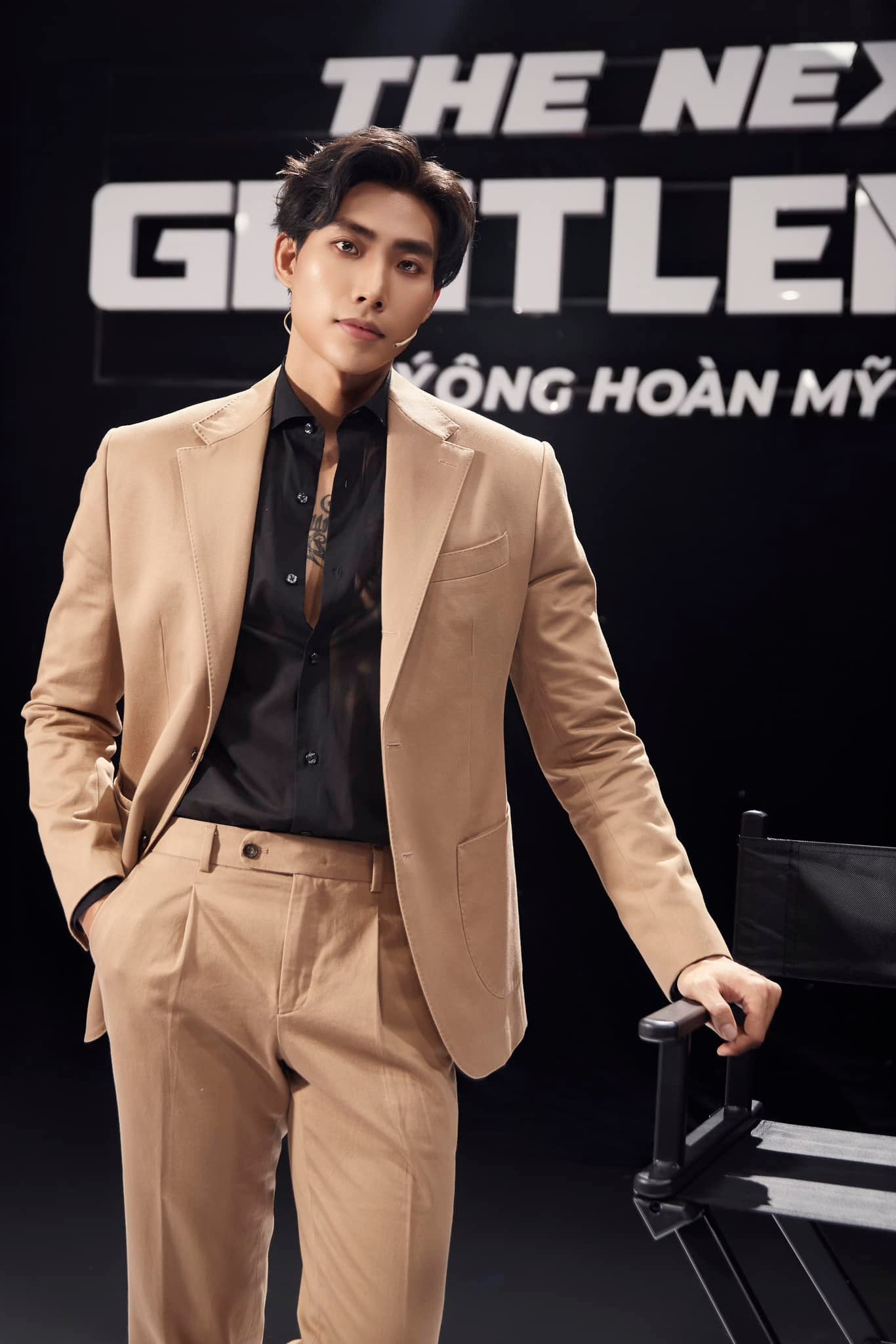 Hữu Long là một trong những người mẫu nam đắt show diễn hiện tại Hữu Long trên sàn diễn