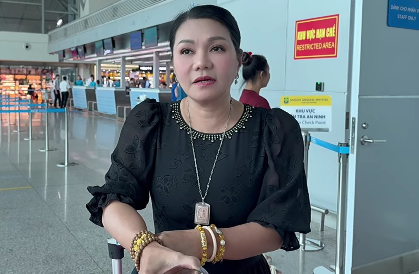 Ngọc Huyền tại Việt Nam Nghệ sĩ Ngọc Huyền trong chuyến trở về Việt Nam