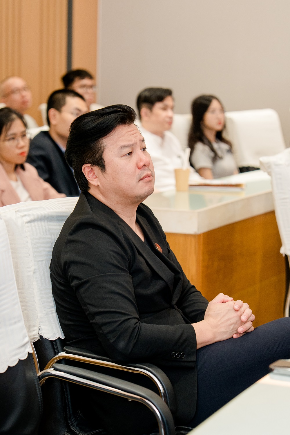 Ca nhạc sĩ Thanh Bùi - Chủ tịch hệ thống giáo dục tại TPHCM Thanh Bùi - người truyền cảm hứng giáo dục cho trẻ tự kỷ