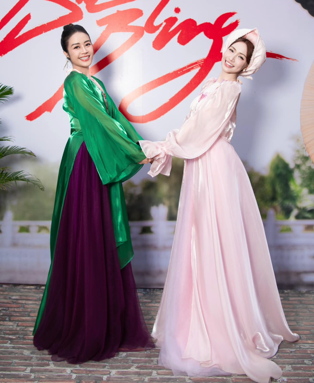 Lộ tin nhắn Hòa Minzy muốn ngủ cùng 2 đêm với một người, danh tính gây tò mò- Ảnh 2. Phí Linh thường xuyên giữ vai trò MC trong các sự kiện cá nhân của Hòa Minzy