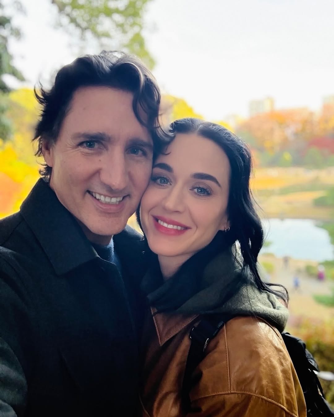 Bức ảnh cặp đôi 'công khai danh phận' Katy Perry và Justin Trudeau tình tứ
